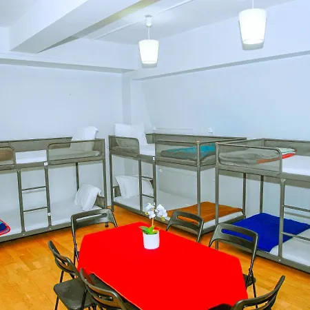 Do Castelo Hostel *